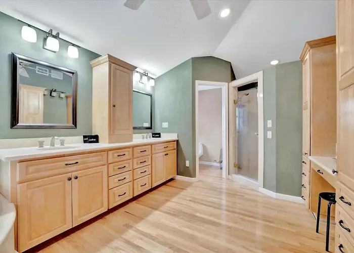 Stones Throw Beachfront Premier #4 Views *