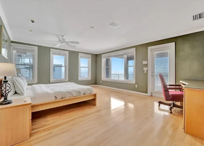 Stones Throw Beachfront Premier #4 Views *