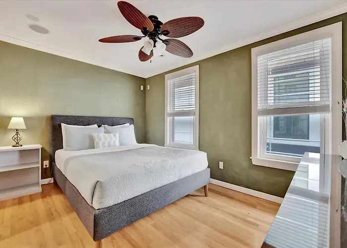 Apartment Stones Throw Beachfront Premier #4 Views