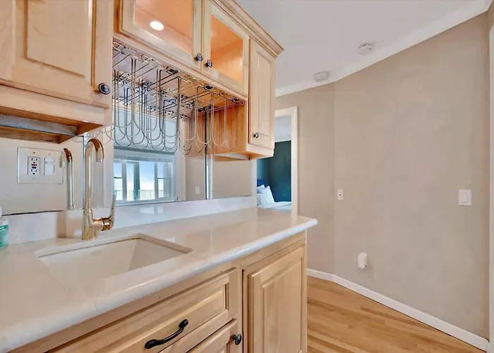 Apartment Stones Throw Beachfront Premier #4 Views Clearwater Beach