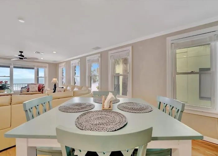 Apartment Stones Throw Beachfront Premier #4 Views