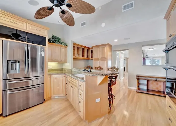 Apartment Stones Throw Beachfront Premier #4 Views Clearwater Beach