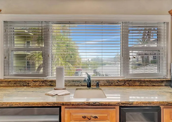 Stones Throw Beachfront Premier #4 Views *