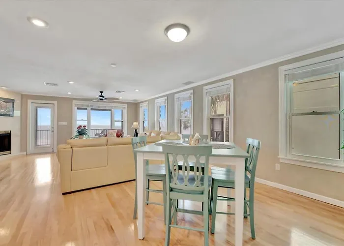 Stones Throw Beachfront Premier #4 Views Apartment *