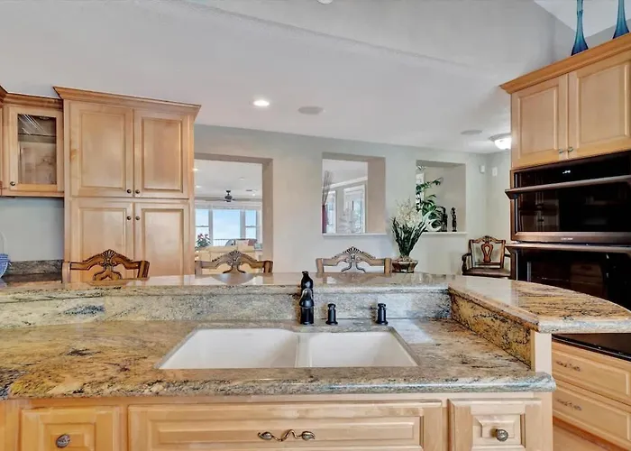 Apartment Stones Throw Beachfront Premier #4 Views Clearwater Beach