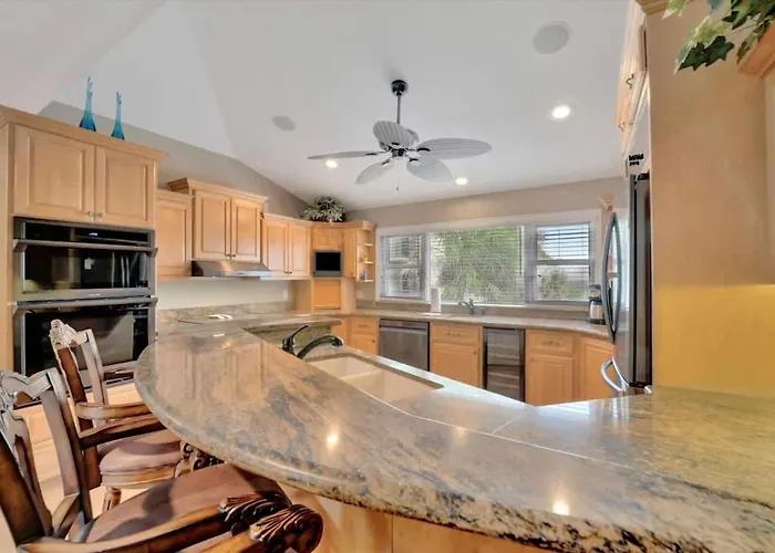 Stones Throw Beachfront Premier #4 Views Apartment Clearwater Beach