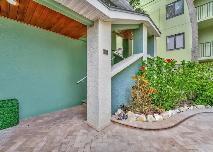Stones Throw Beachfront Premier #4 Views * Clearwater Beach