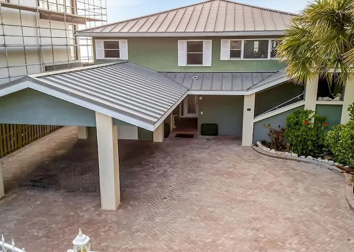 Apartment Stones Throw Beachfront Premier #4 Views *