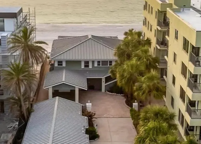 Apartment Stones Throw Beachfront Premier #4 Views